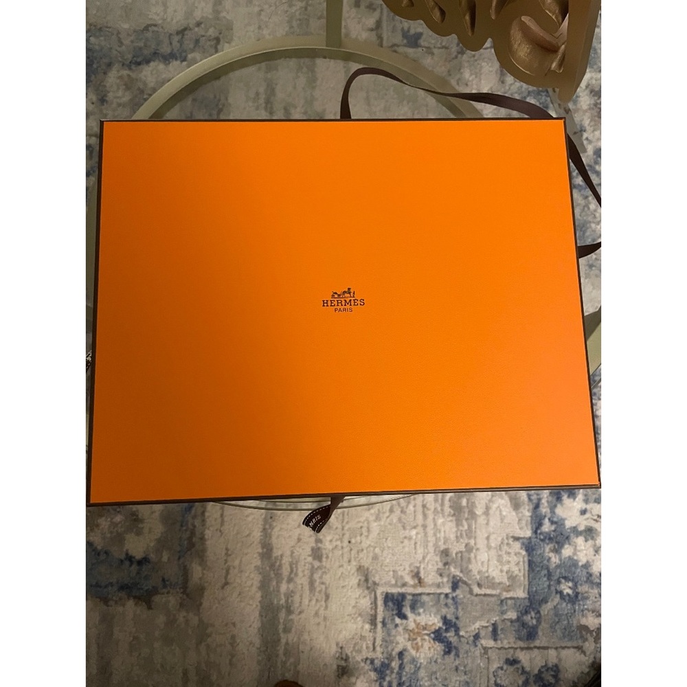 Hermès gift box.